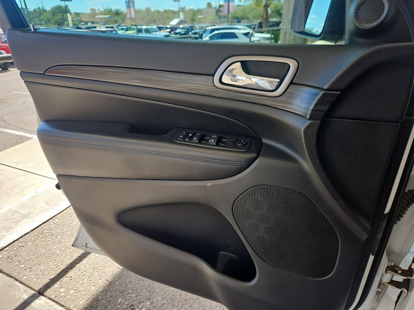 Used 2019 Jeep Grand Cherokee Laredo image 13