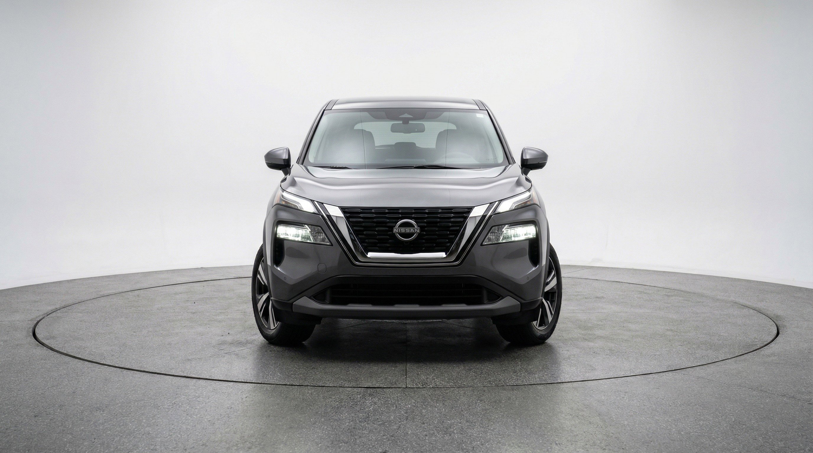 Used 2025 Nissan Rogue SV image 2
