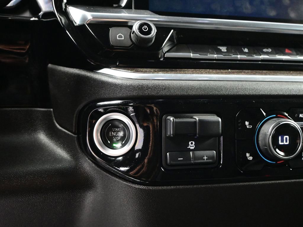 Used 2025 Chevrolet Silverado 2500 LT w/ Convenience Package image 17