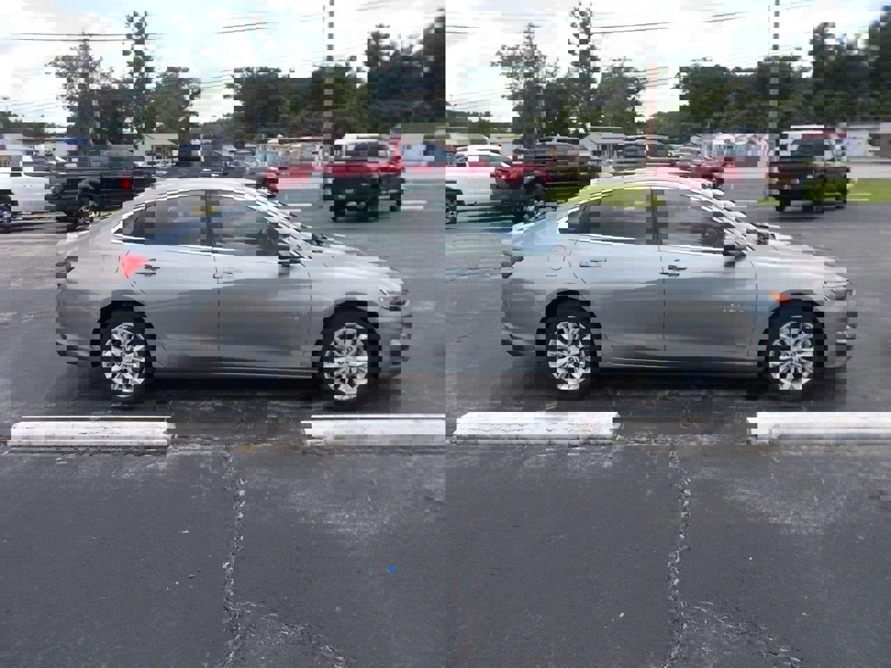 Used 2024 Chevrolet Malibu LT image 2