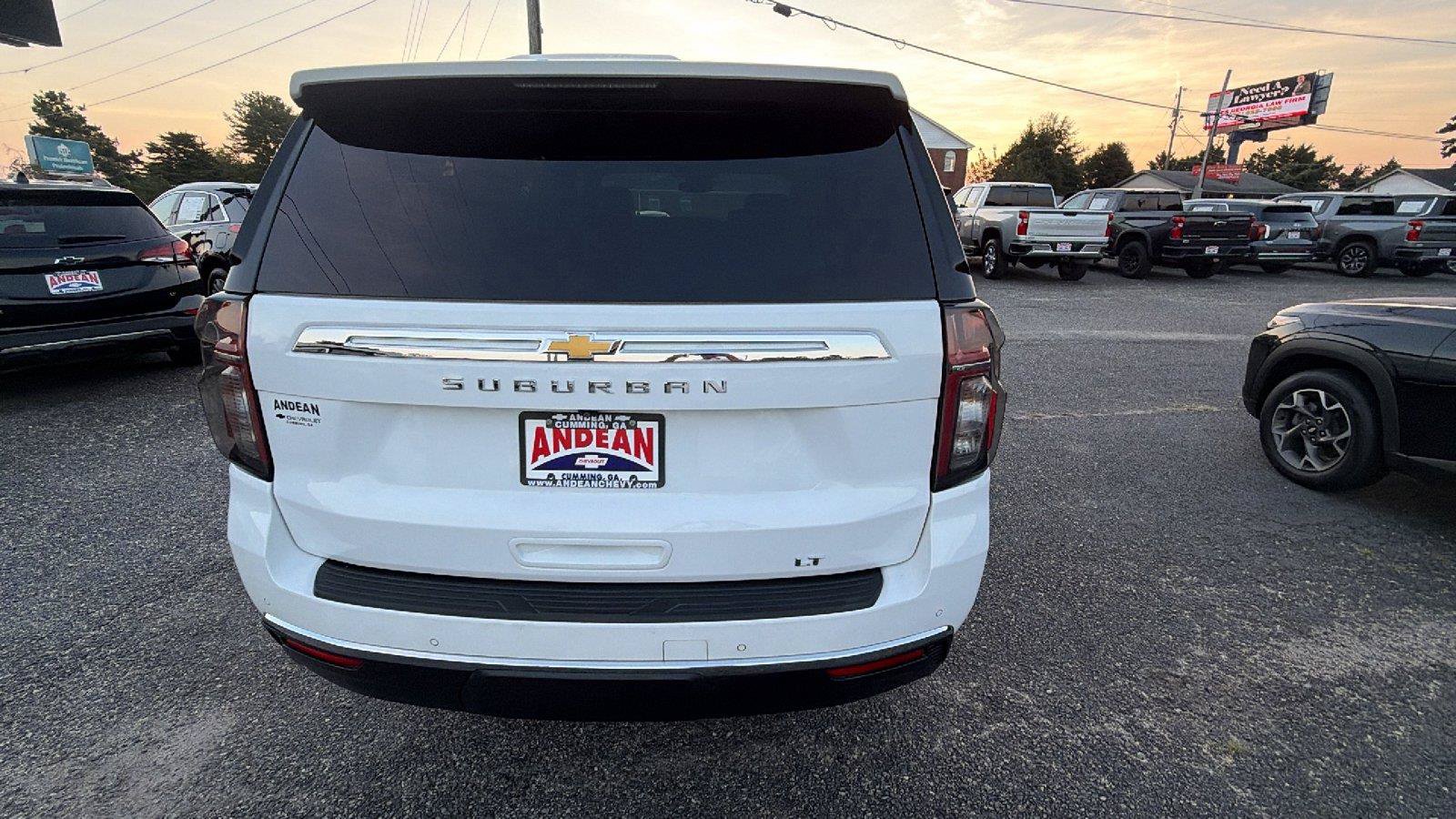 Used 2023 Chevrolet Suburban LT RWD image 9