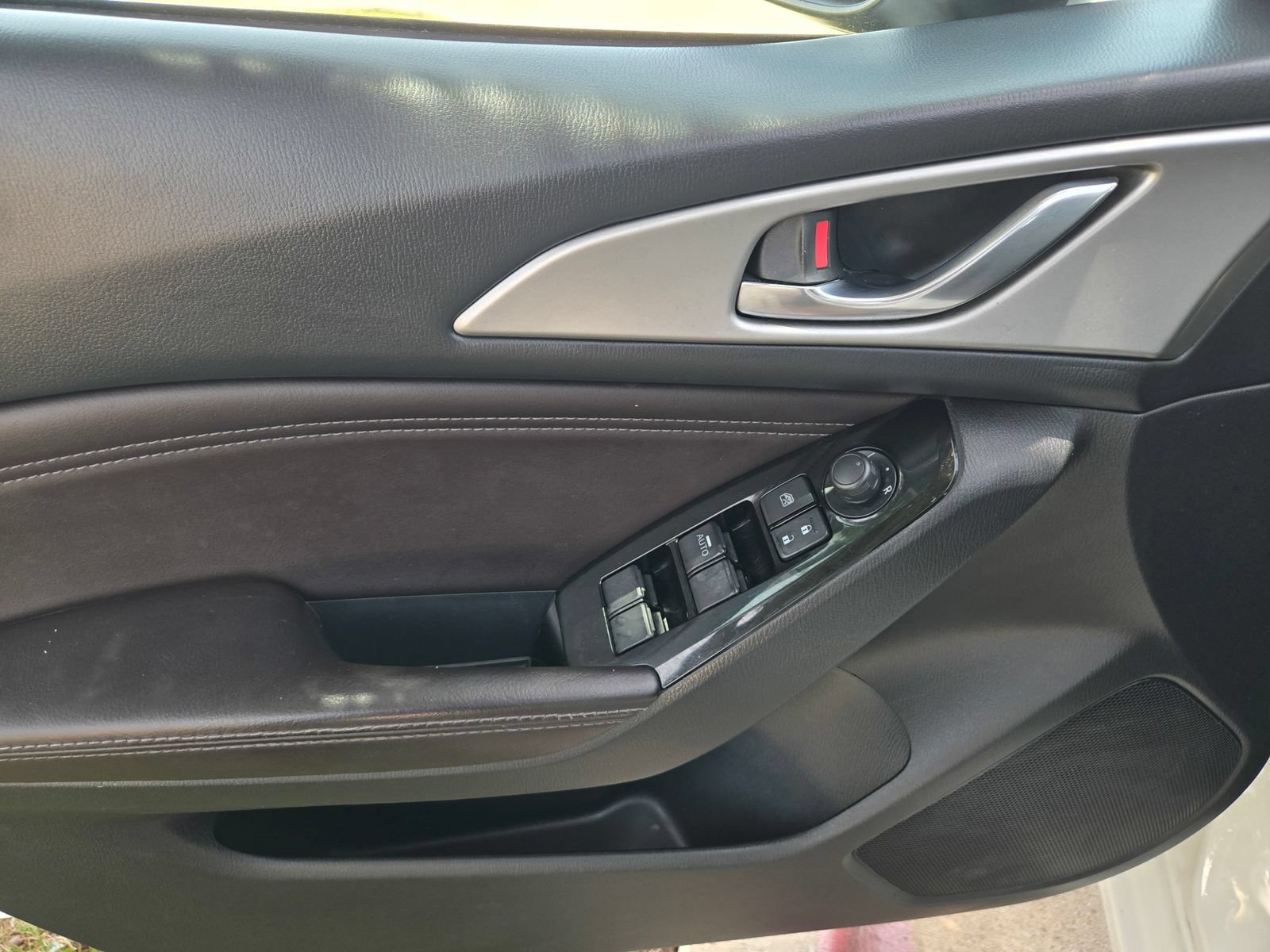 Used 2017 MAZDA MAZDA3 Touring FWD image 28