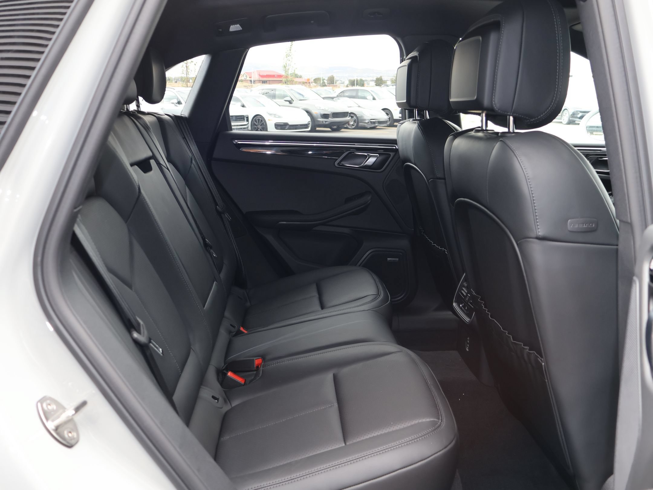 New 2026 Porsche Macan AWD/4WD image 28