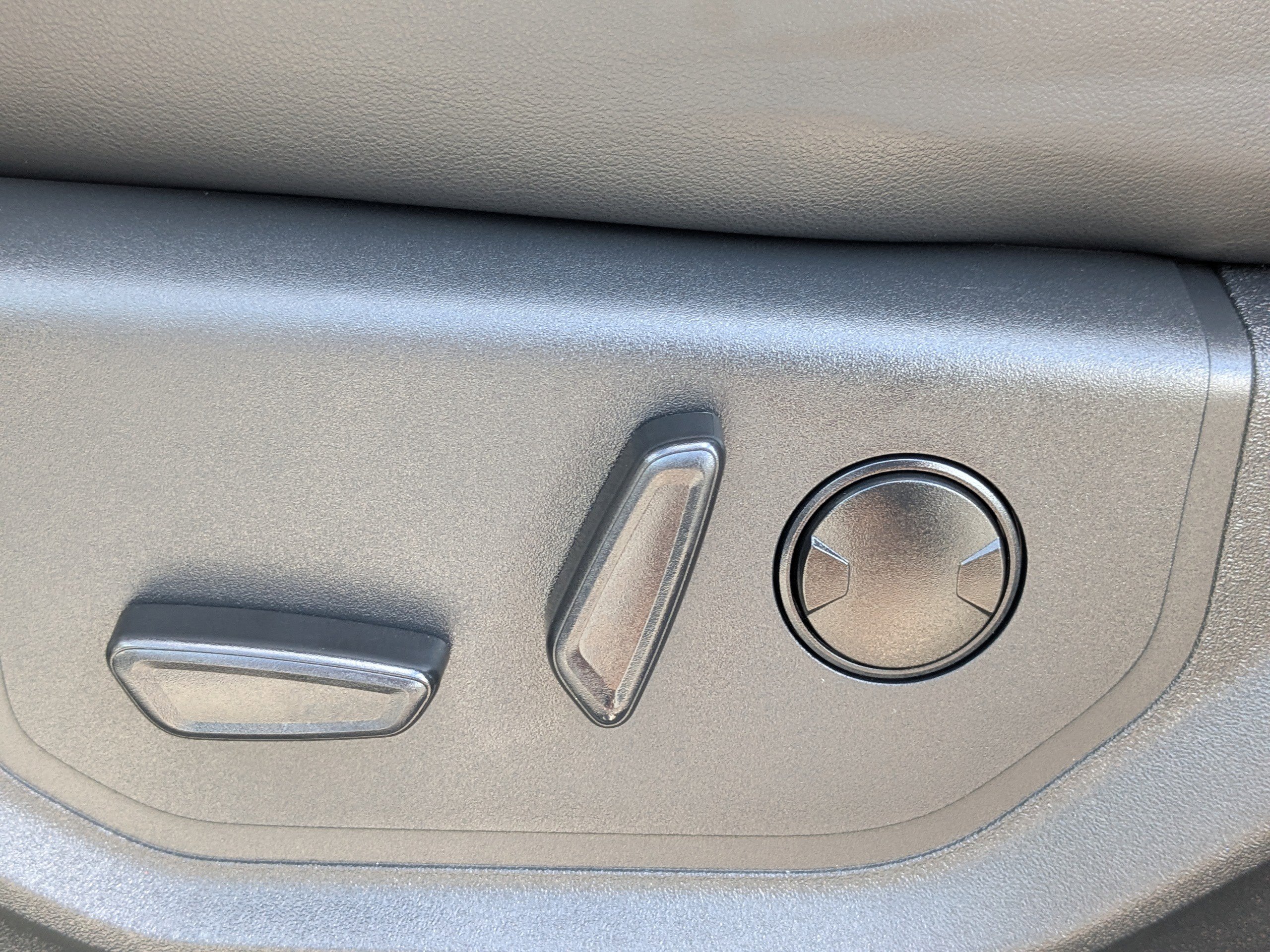 Used 2024 Ford Expedition Max XLT image 25