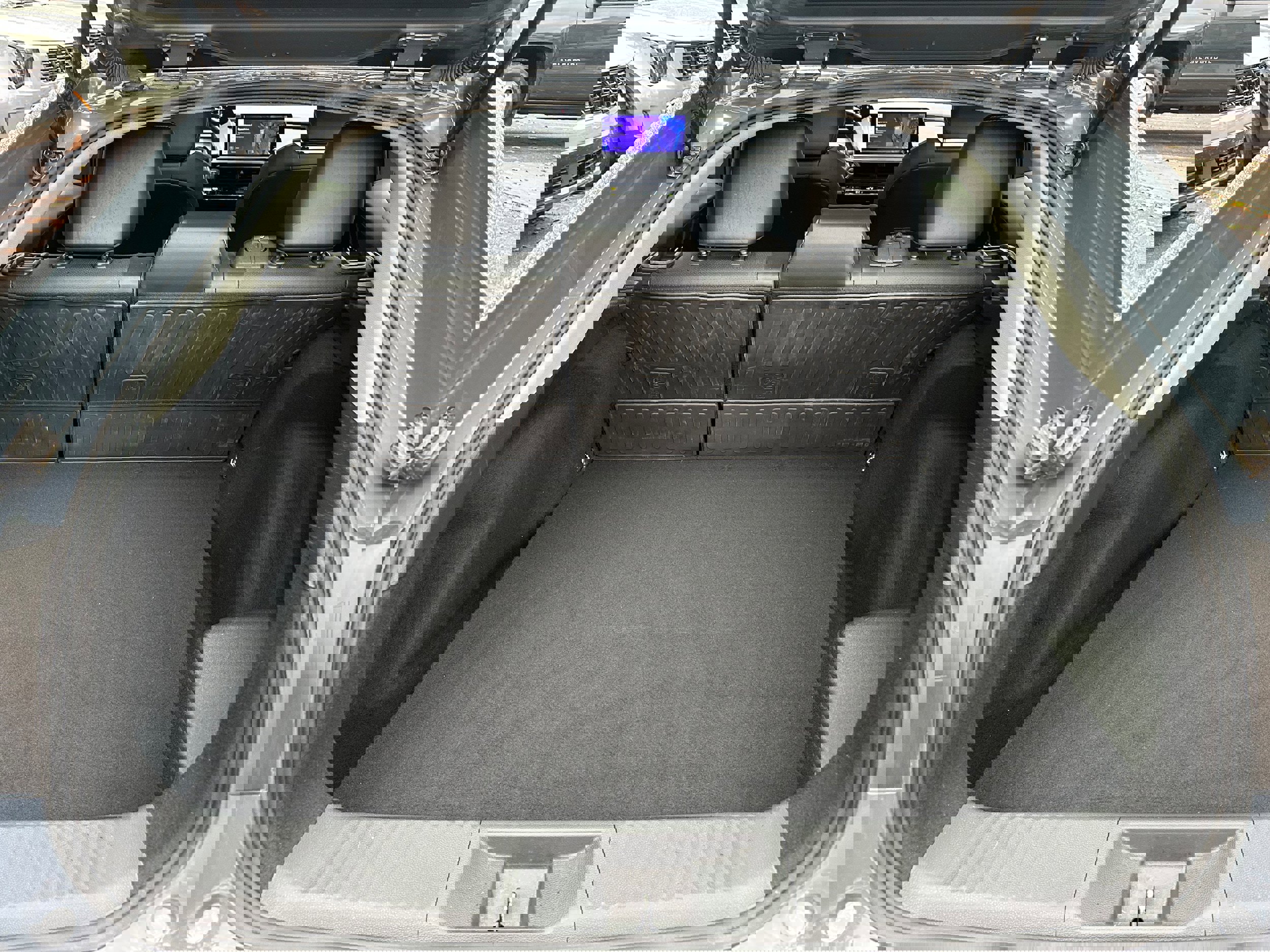 Used 2023 Toyota Prius LE image 11