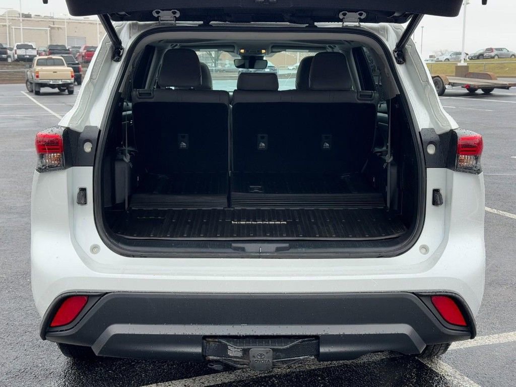 Certified 2022 Toyota Highlander XLE image 7