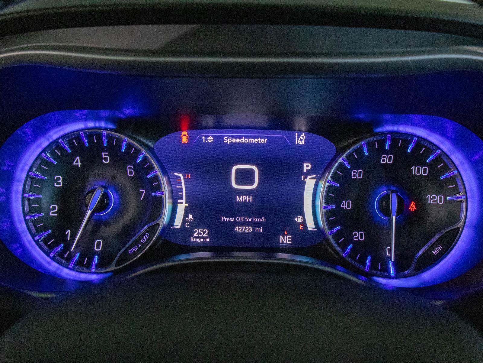 Used 2024 Chrysler Pacifica Touring-L FWD image 14