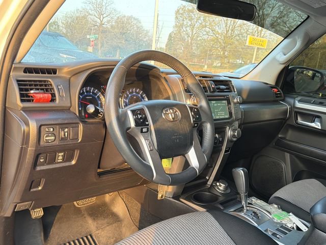 Used 2019 Toyota 4Runner SR5 AWD/4WD image 10