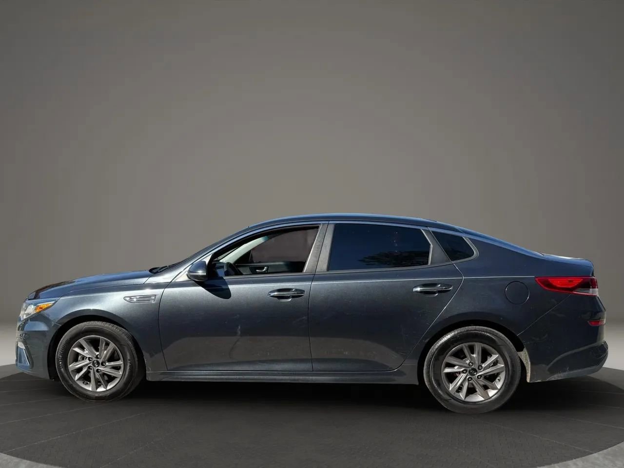 Used 2020 Kia Optima LX image 4