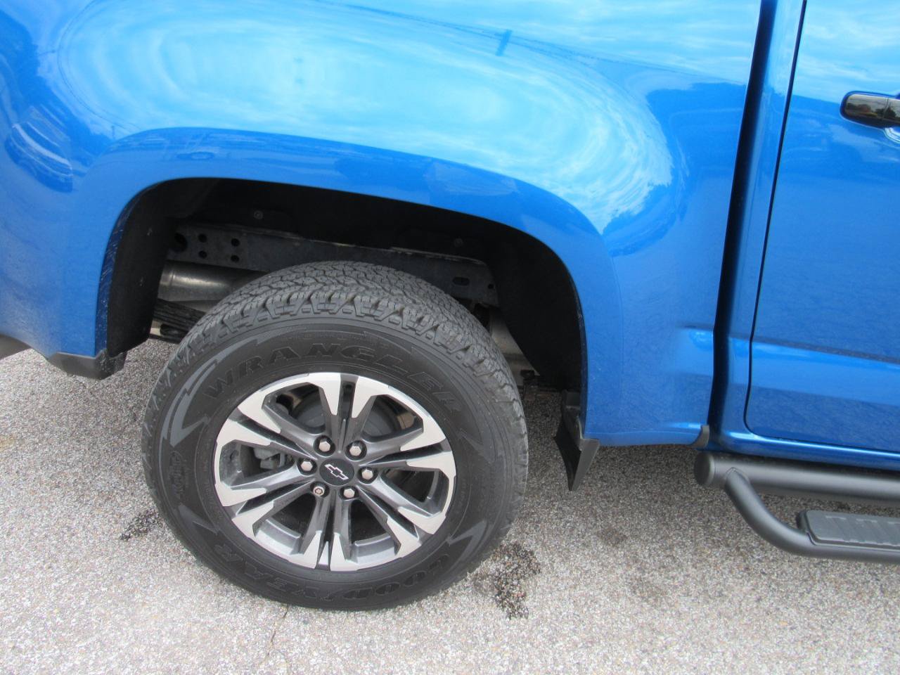 Used 2021 Chevrolet Colorado Z71 AWD/4WD image 4