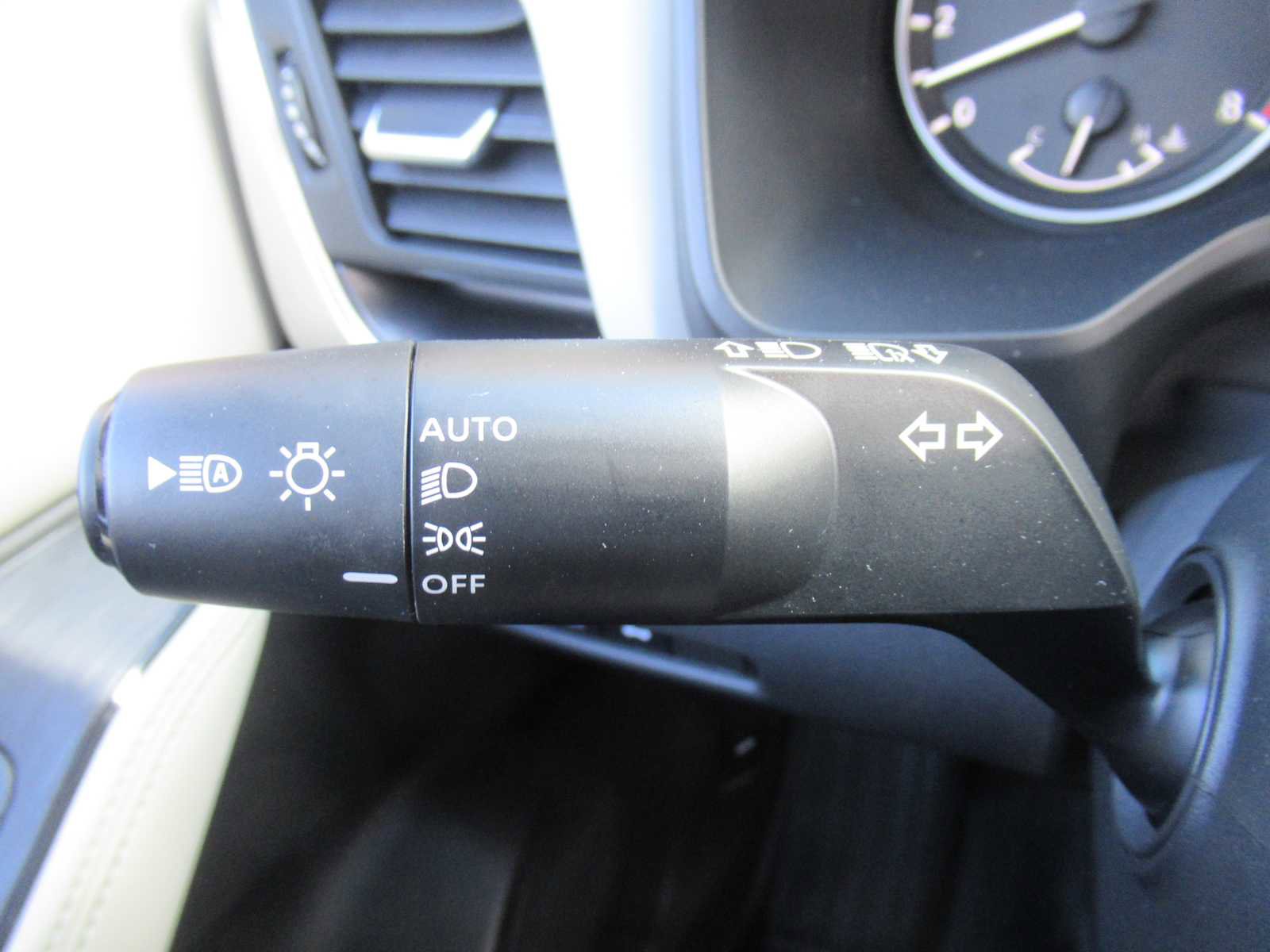 Used 2024 Nissan Rogue SV image 27