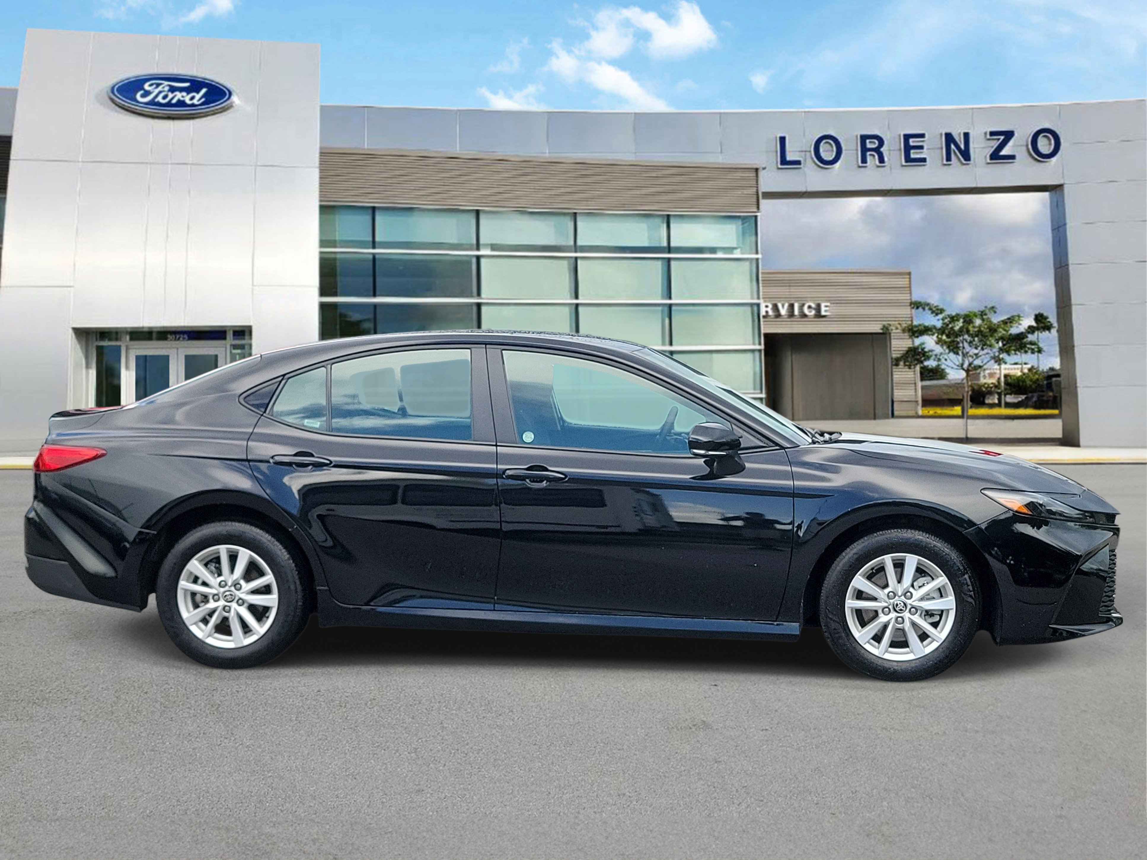 Used 2025 Toyota Camry LE FWD image 4