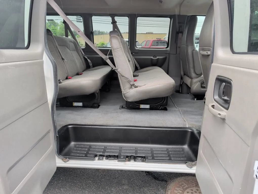 Used 2017 Chevrolet Express 2500 LT w/ LT Preferred Equipment Group RWD image 10