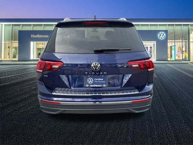 Used 2023 Volkswagen Tiguan SE w/ Panoramic Sunroof Package image 5