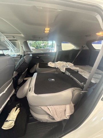 Used 2024 Toyota Highlander Limited FWD image 10