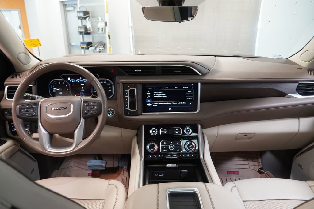 Used 2021 GMC Yukon XL Denali w/ Denali Premium Package AWD/4WD image 10