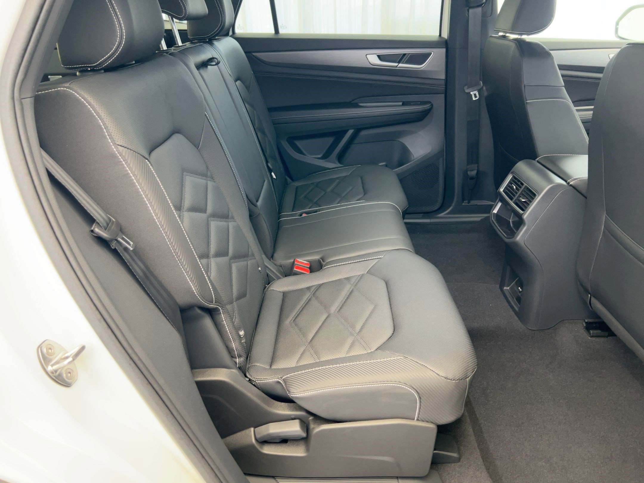 New 2026 Volkswagen Atlas Cross Sport SE image 28