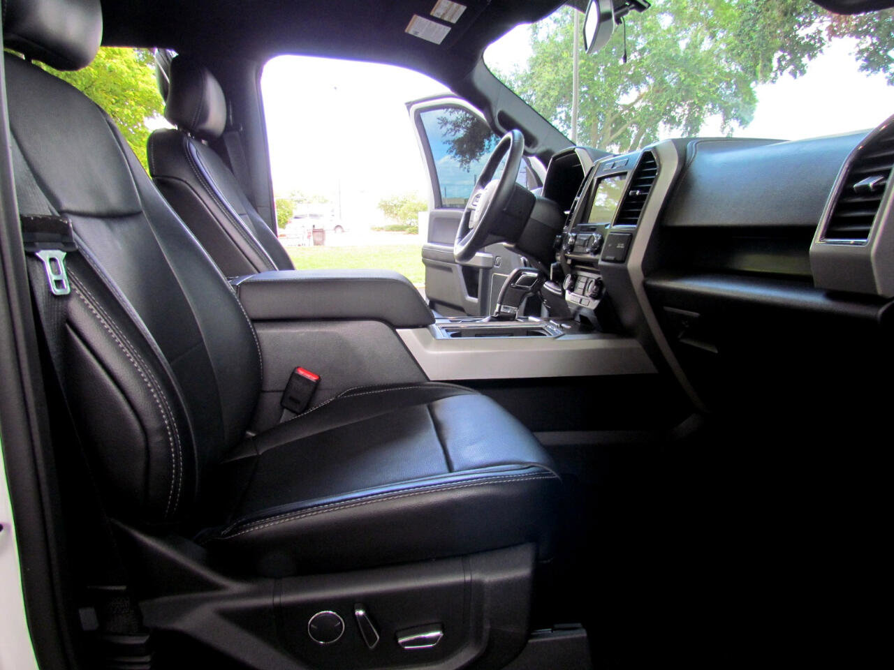 Used 2017 Ford F150 Lariat image 21