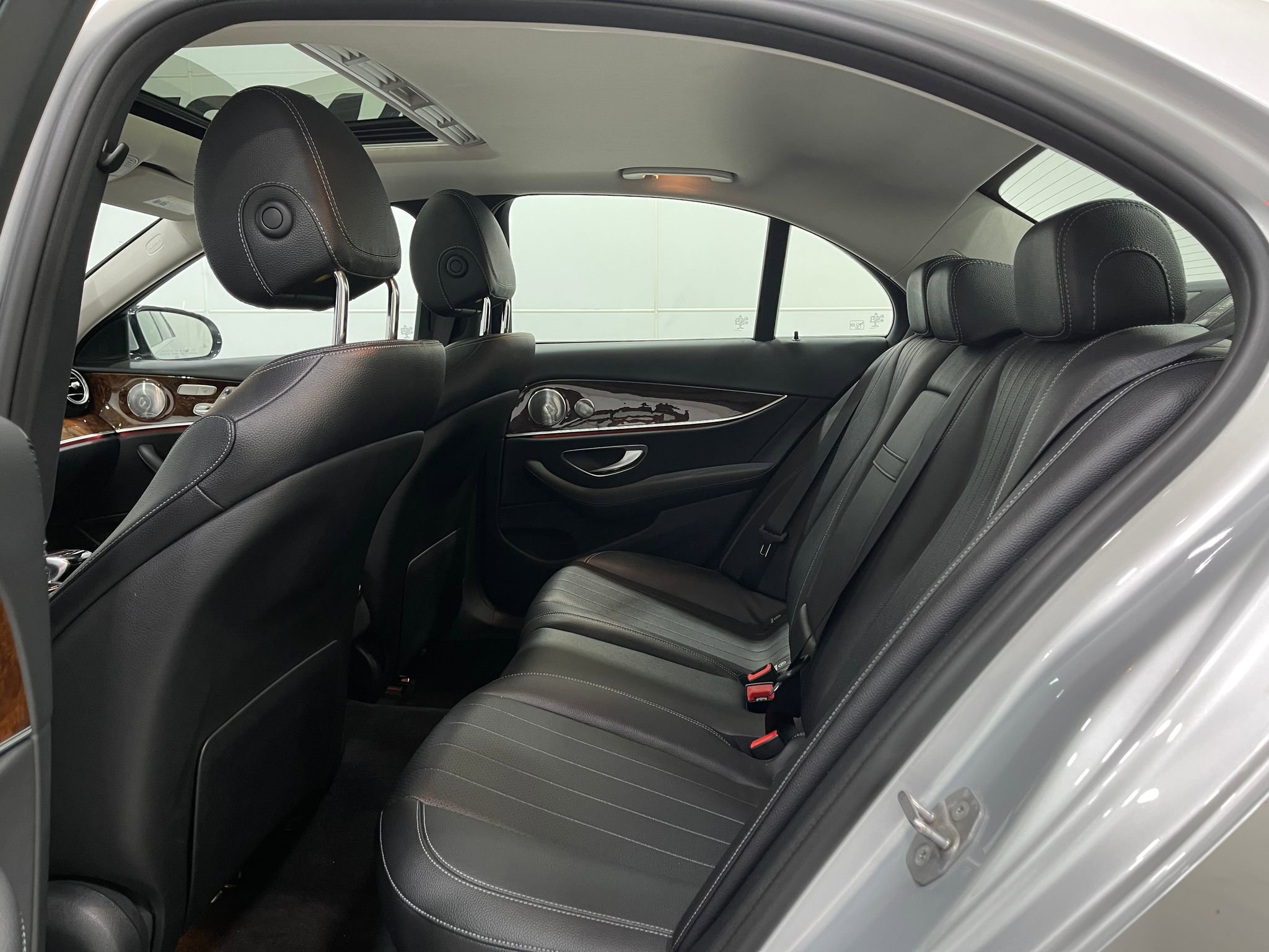 Used 2018 Mercedes-Benz E 300 E 300 image 32