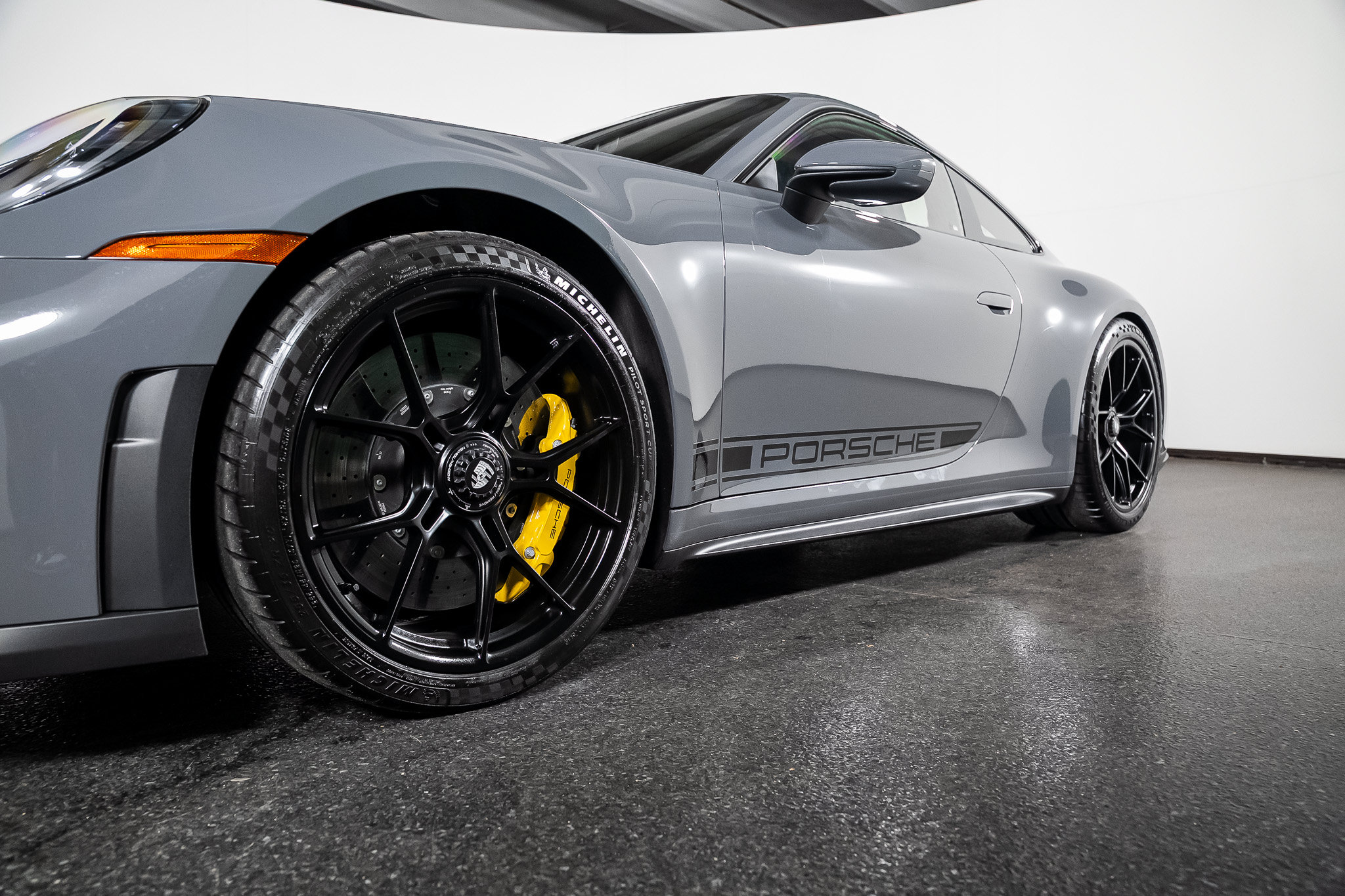 Used 2025 Porsche 911 GT3 RWD image 17