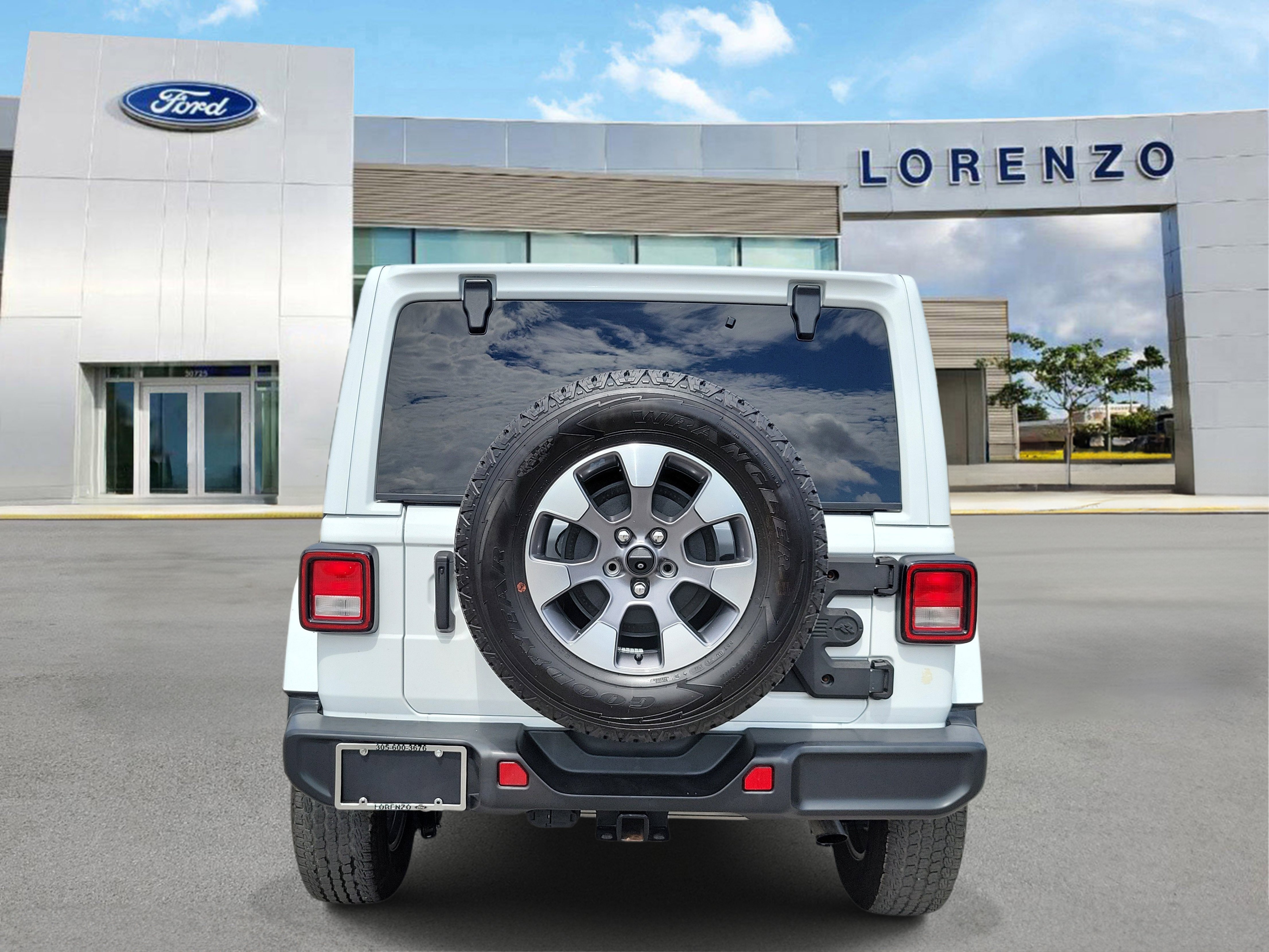 Used 2023 Jeep Wrangler Unlimited Sahara AWD/4WD image 6