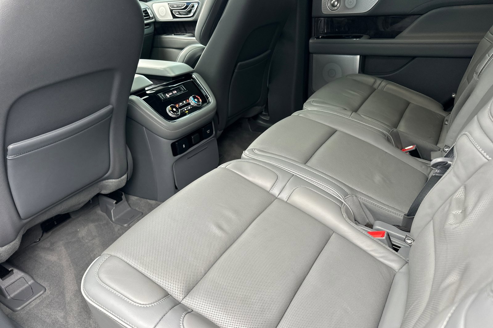 Used 2019 Lincoln Navigator Reserve image 12