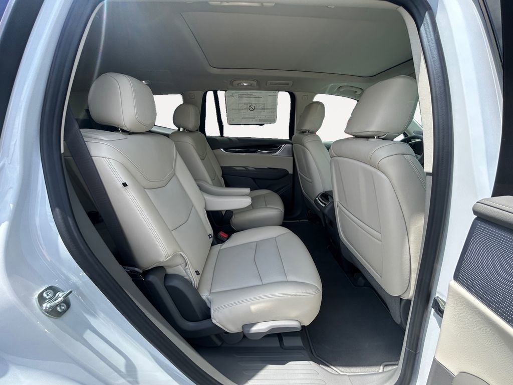 Used 2025 Cadillac XT6 Premium Luxury w/ Technology Package image 11