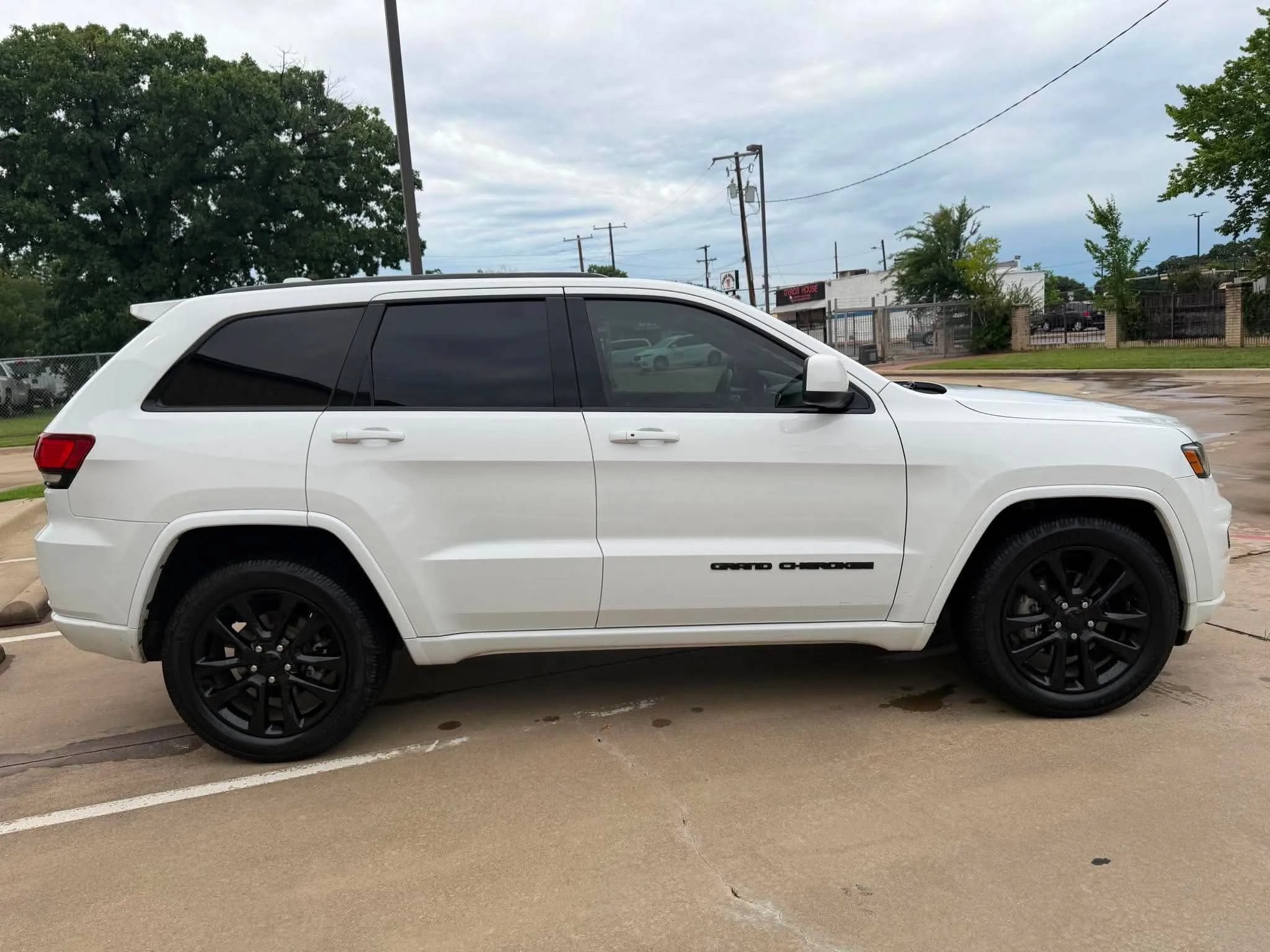 Used 2018 Jeep Grand Cherokee Altitude RWD image 8