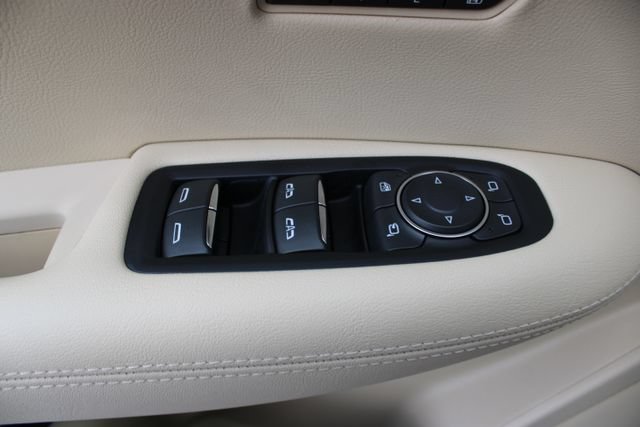 Used 2018 Cadillac XT5 Luxury w/ Driver Awareness Package FWD image 14