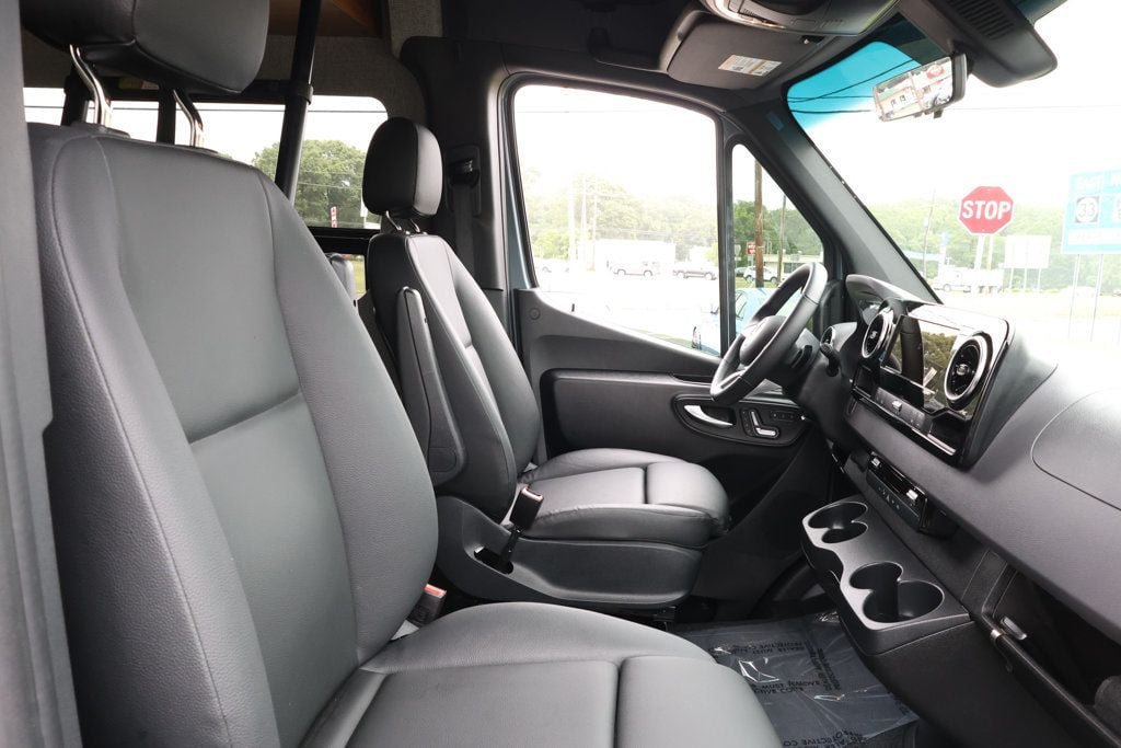 Used 2025 Mercedes-Benz Sprinter 2500 image 36