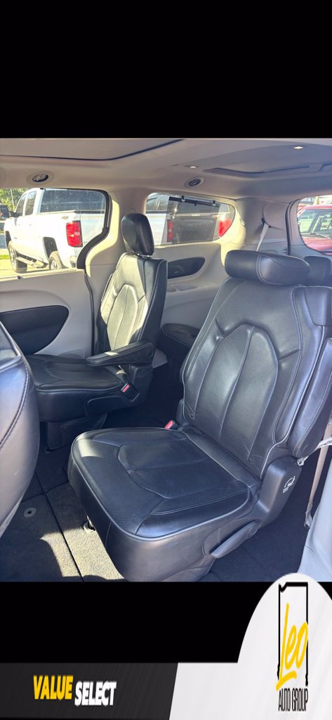 Used 2018 Chrysler Pacifica Limited FWD image 4