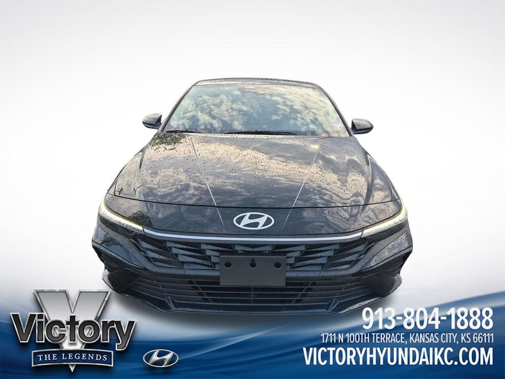 Used 2025 Hyundai Elantra SE FWD image 8