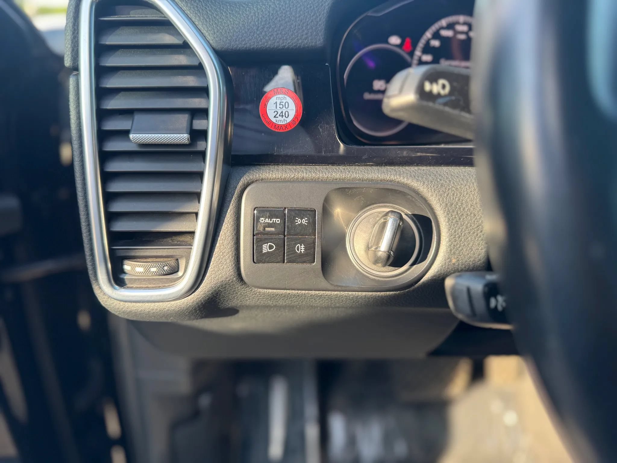 Used 2019 Porsche Cayenne AWD/4WD image 18