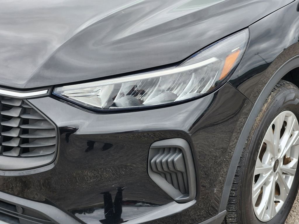Used 2023 Ford Escape Active w/ Cold Weather Package FWD image 10