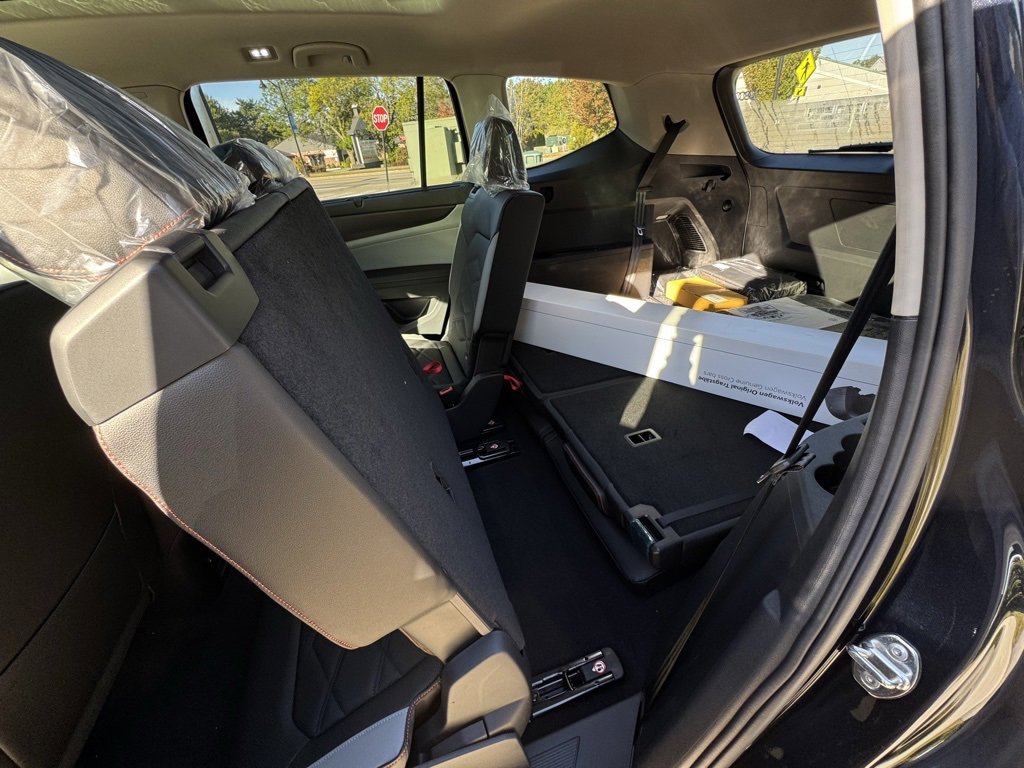 New 2025 Volkswagen Atlas Peak Edition SE image 31