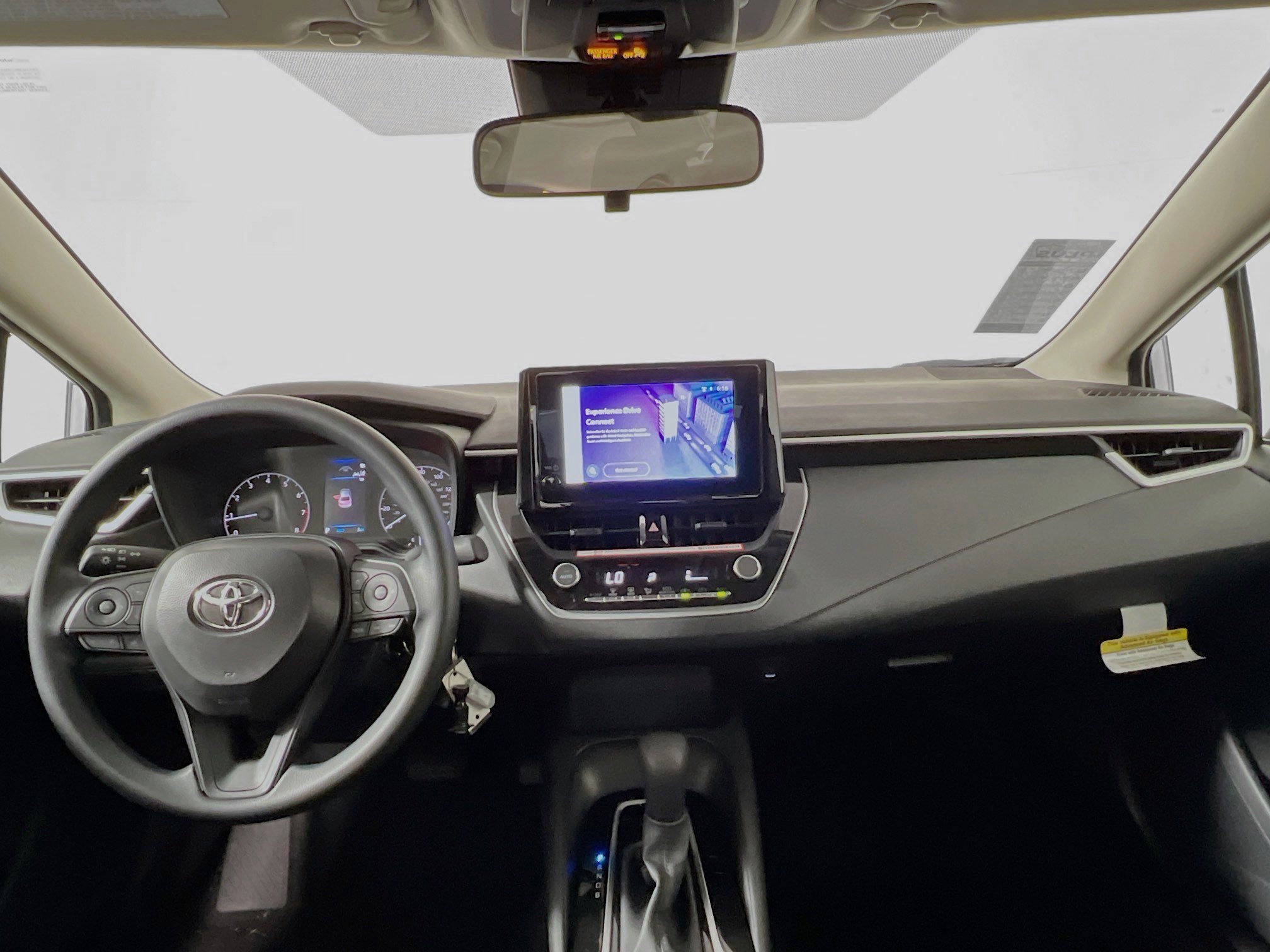 Used 2025 Toyota Corolla LE image 29