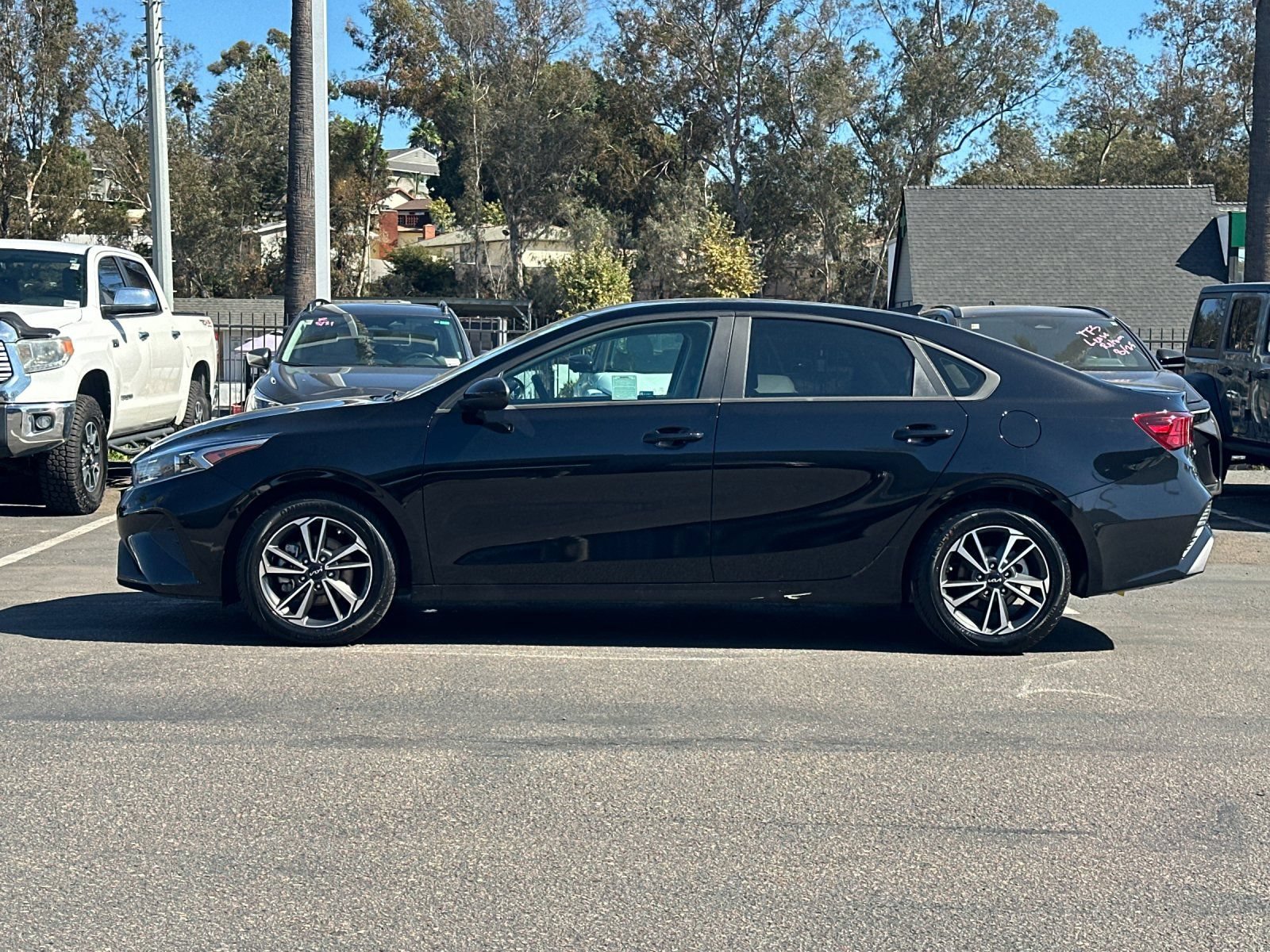 Used 2023 Kia Forte LXS FWD image 2