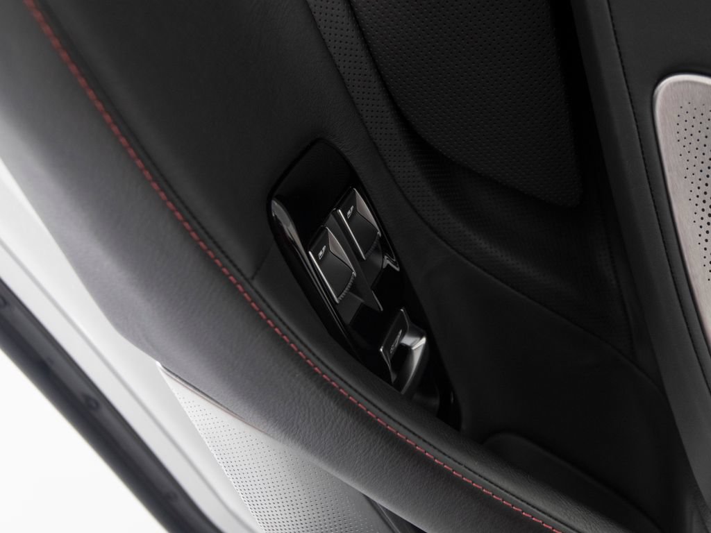 Used 2022 McLaren GT RWD image 12