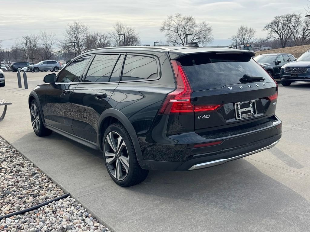 Used 2026 Volvo V60 B5 Cross Country Plus w/ Climate Package image 4