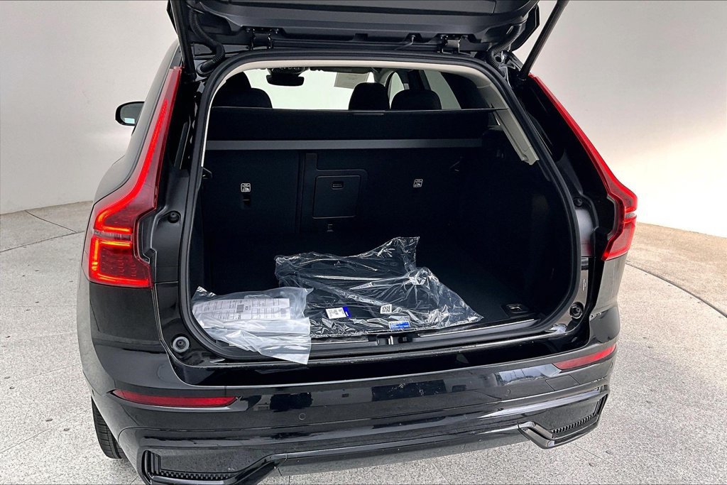 New 2026 Volvo XC60 B5 Plus w/ Climate Package AWD/4WD image 32