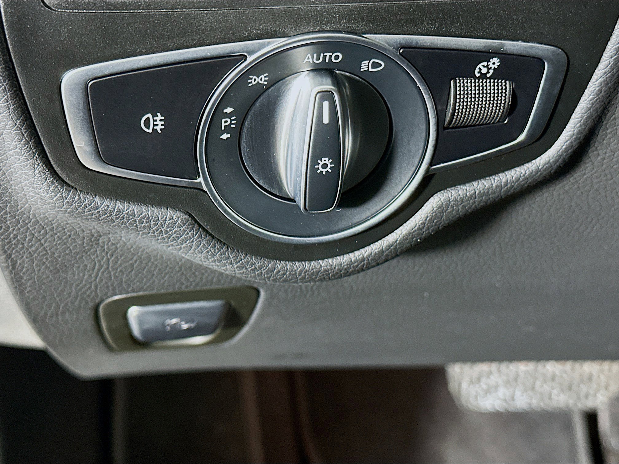 Used 2022 Mercedes-Benz GLC 300 4MATIC w/ Premium Package Lite image 17