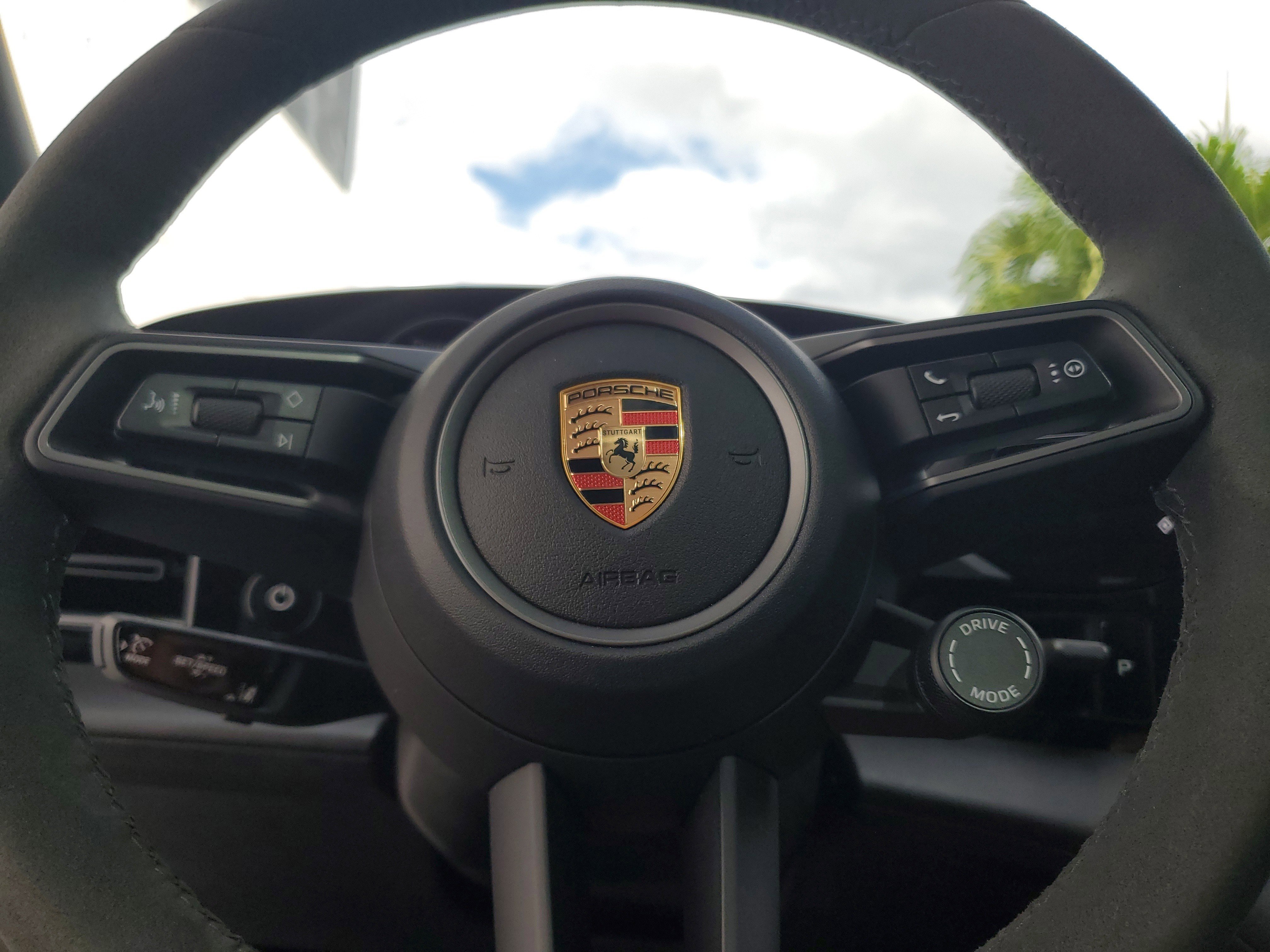 Used 2025 Porsche Taycan image 22