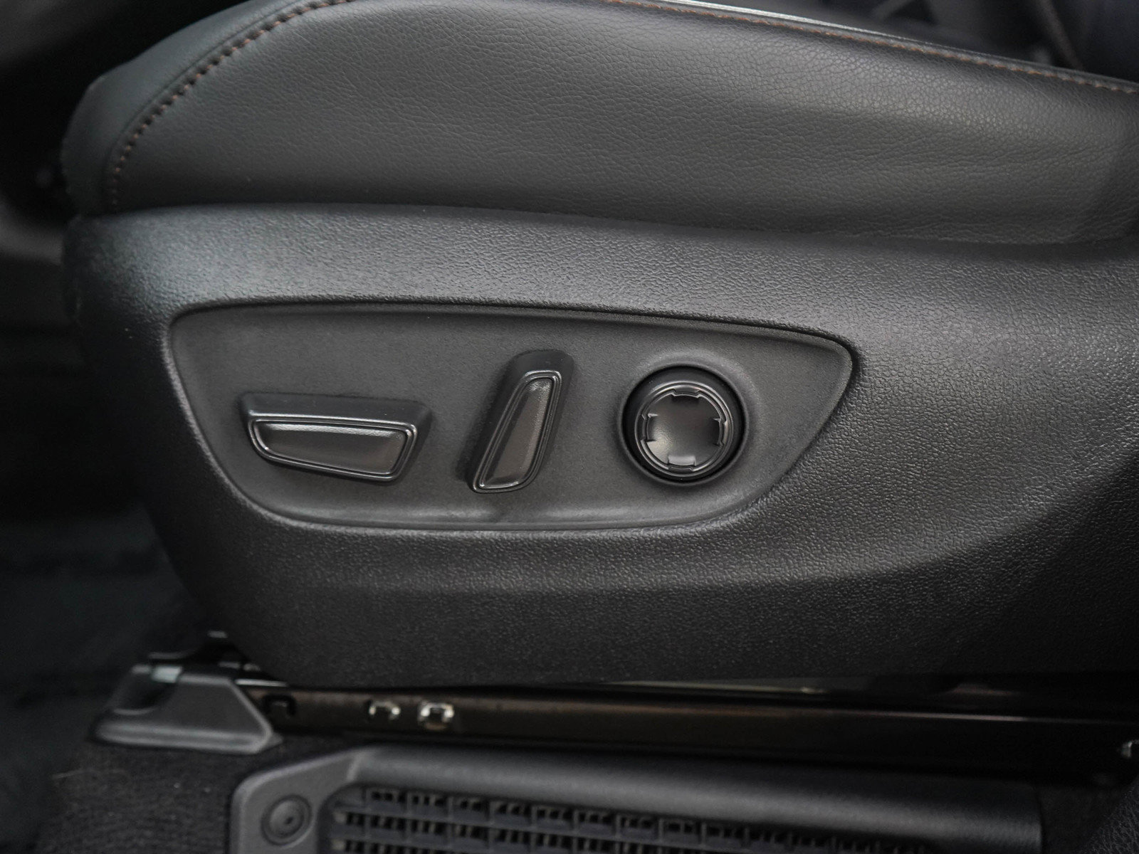 Used 2026 Toyota Sienna Platinum AWD/4WD image 30
