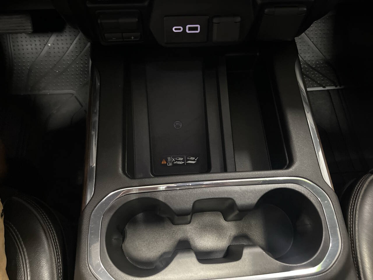 Used 2019 Chevrolet Silverado 1500 High Country w/ Technology Package AWD/4WD image 24
