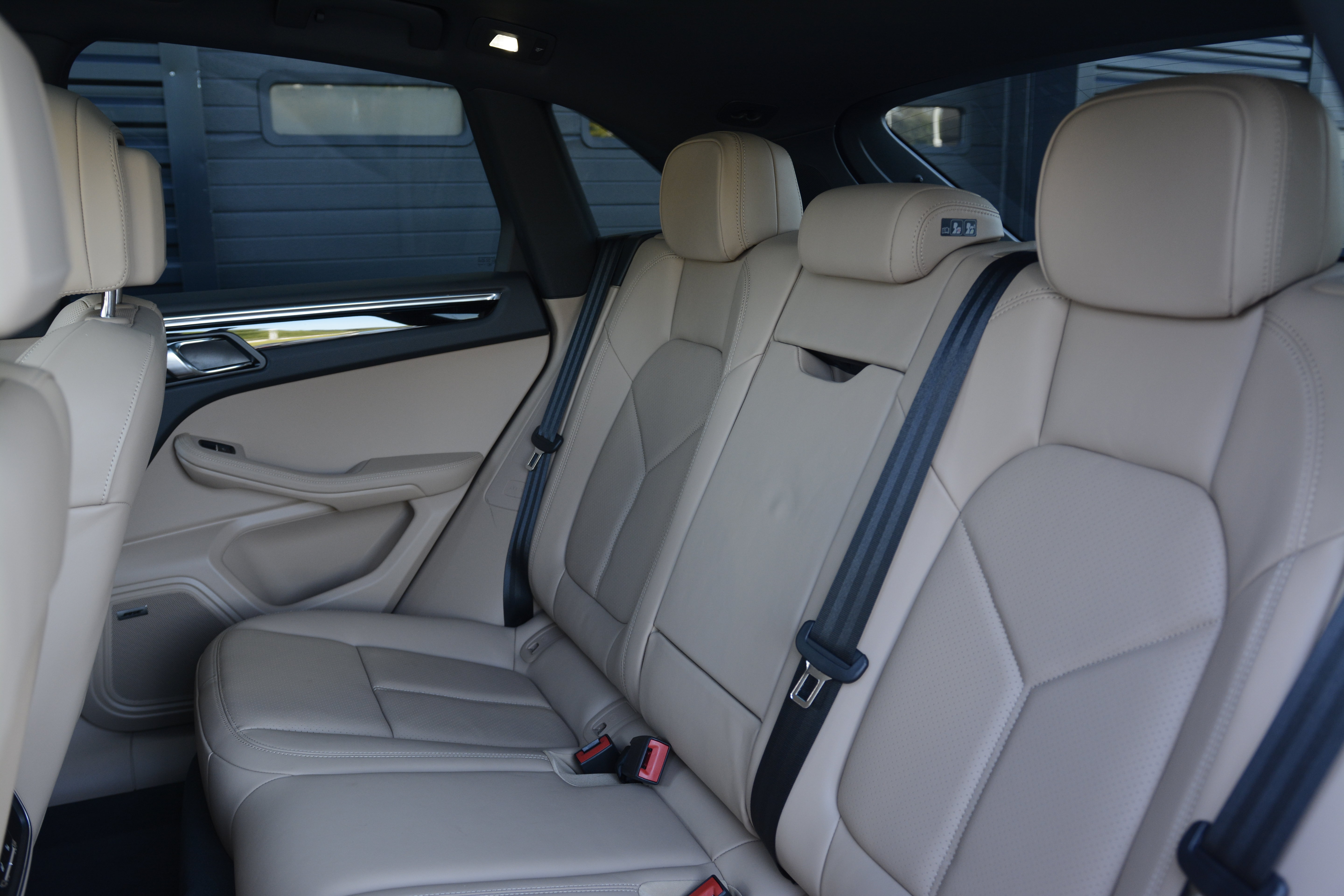 Certified 2026 Porsche Macan AWD/4WD image 32