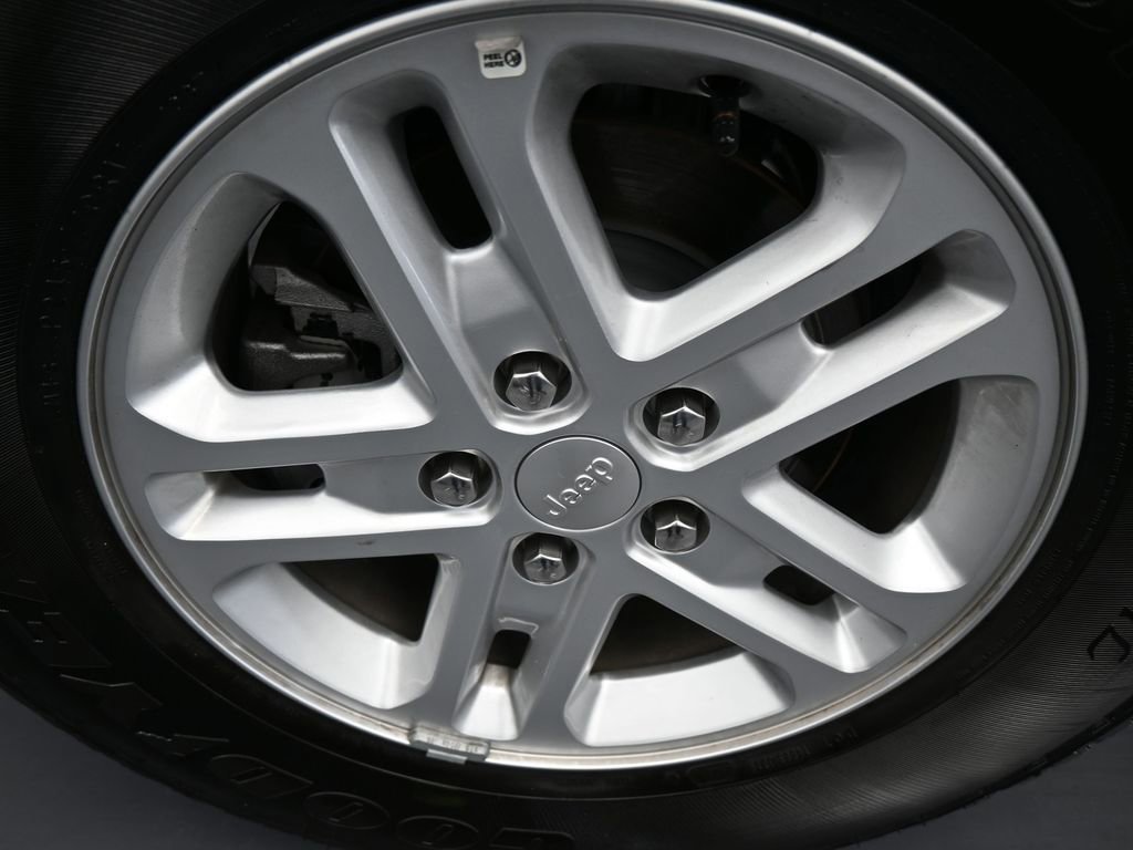 Used 2025 Jeep Grand Cherokee Laredo image 42