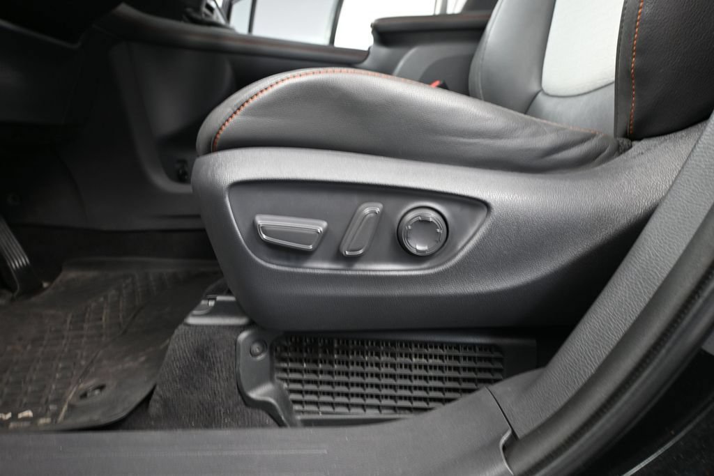 Used 2021 Toyota Sienna XSE FWD image 15