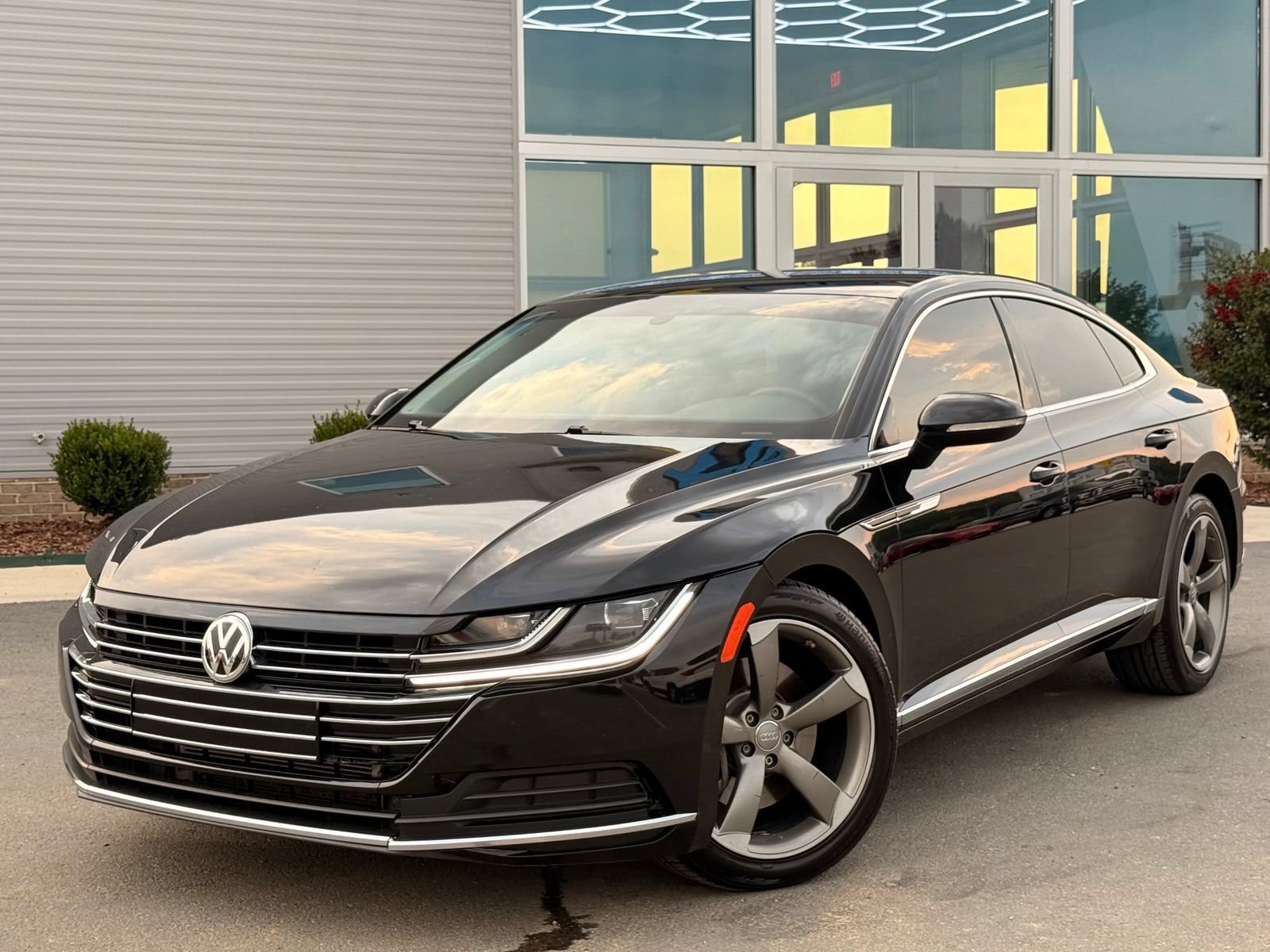 Used 2020 Volkswagen Arteon SE FWD image 3