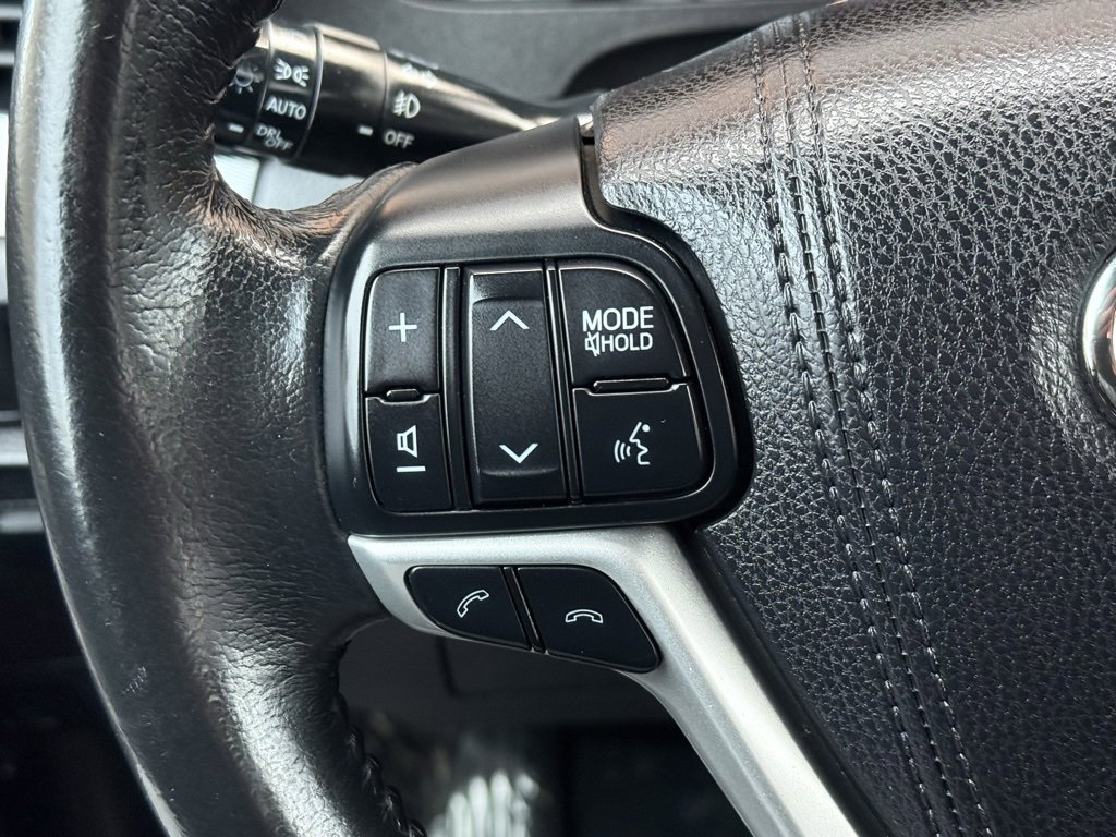 Used 2018 Toyota Sienna SE w/ Carpet Mat Package image 31