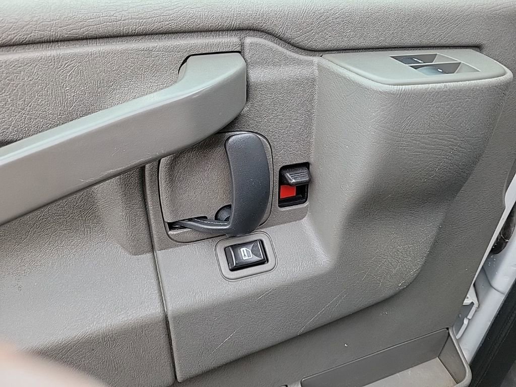 Used 2019 Chevrolet Express 2500 w/ Driver Convenience Package image 8